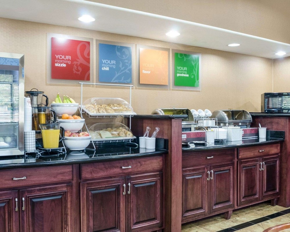 Comfort Suites Topeka Northwest 22/32
