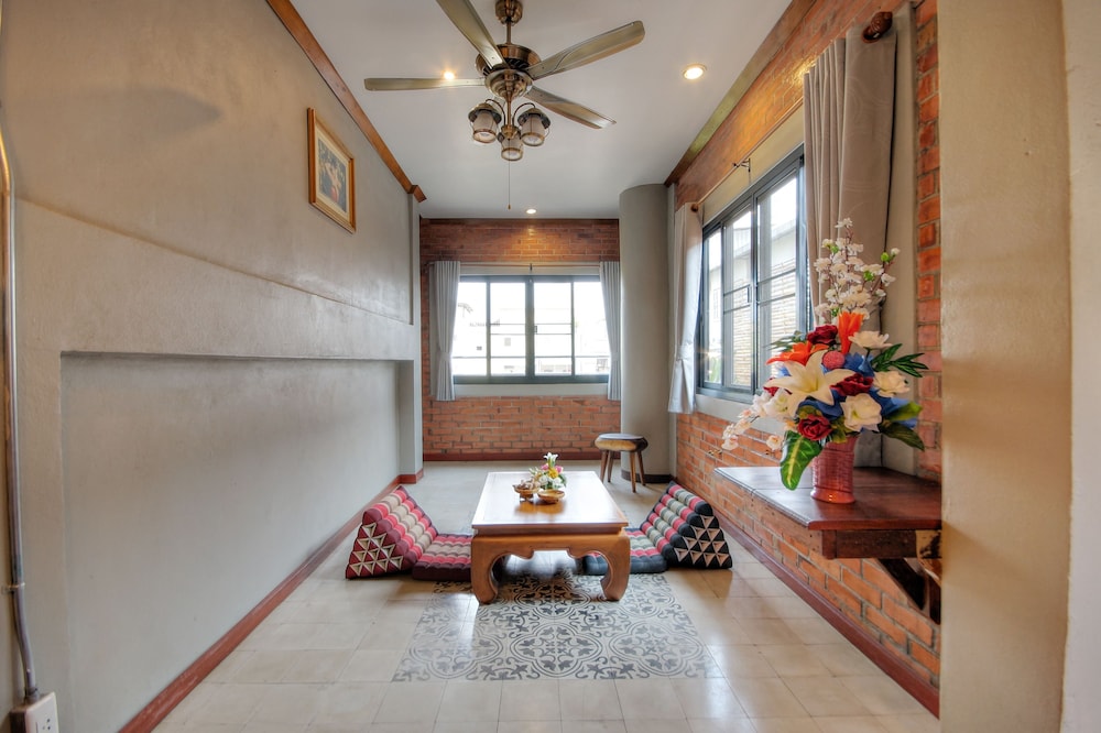 Saengpanya Home Boutique Hotel 60/65