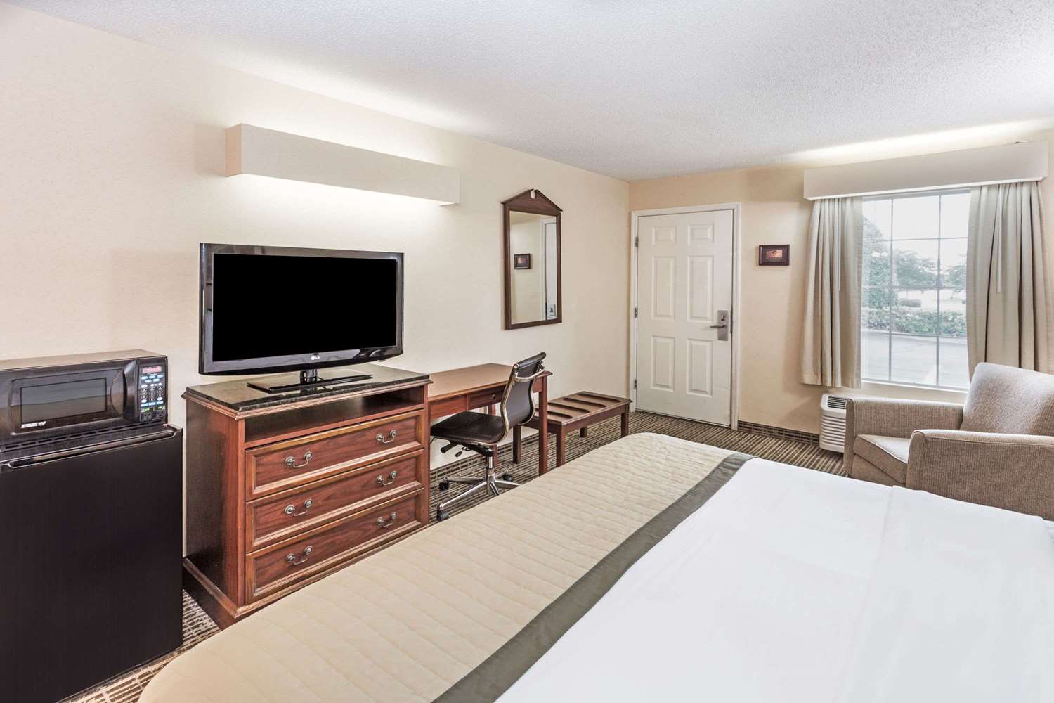 Baymont By Wyndham Valdosta At Valdosta Mall 32/36