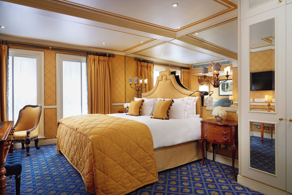 EXECUTIVE, KING BED