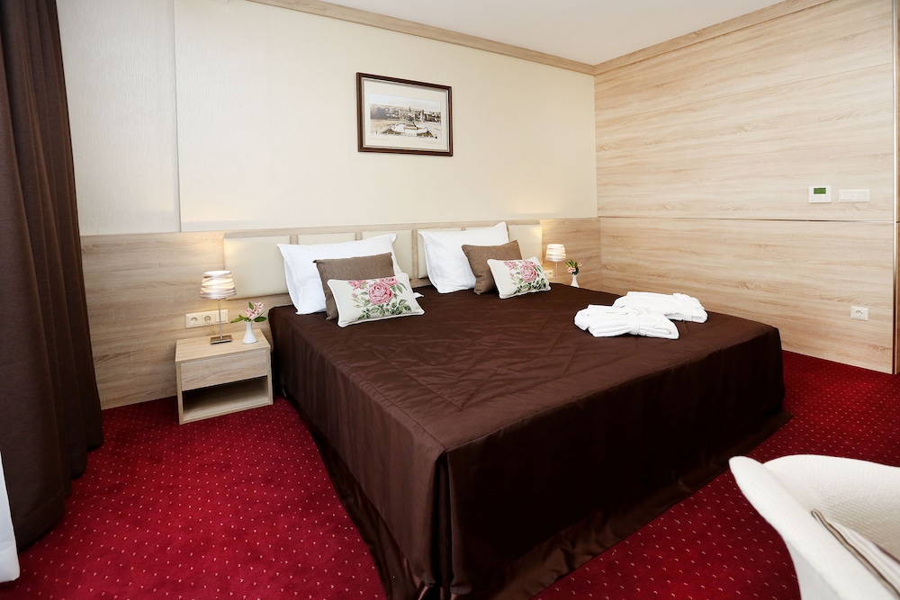 Coop Hotel Sofia 12/69