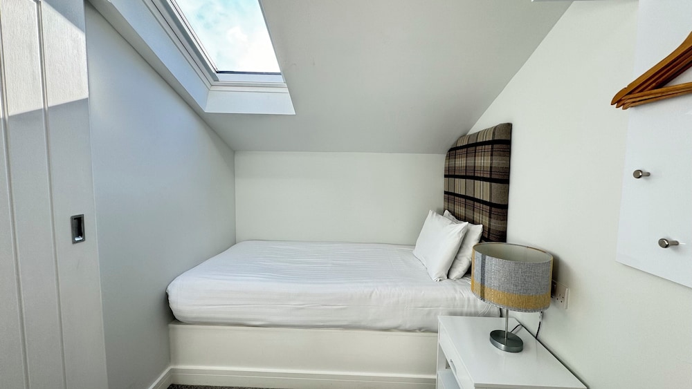 St Andrews, Single, Single Bed