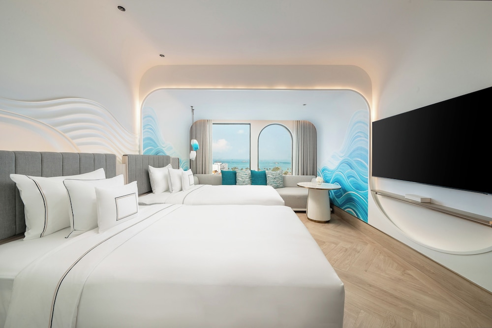 Connecting, the Level, Suite, King and Twin Beds