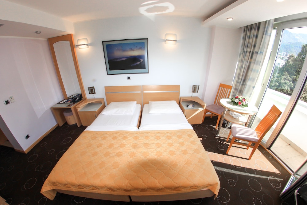 Hotel Montenegro Beach Resort 37/81