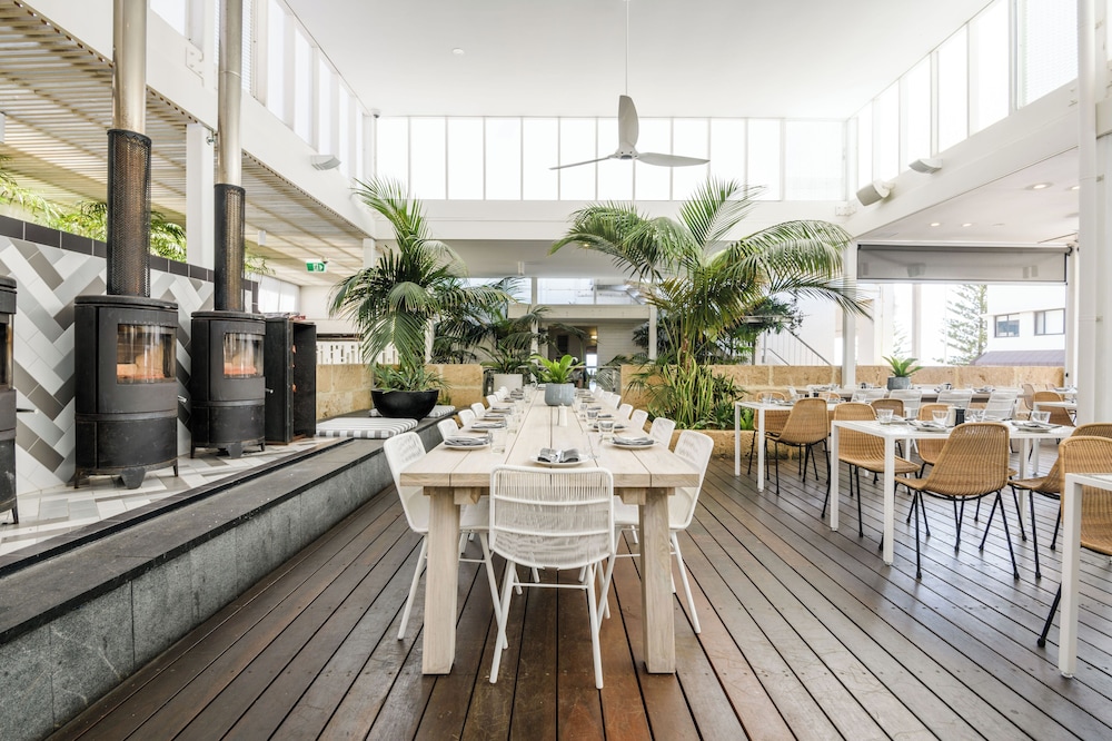 Cottesloe Beach Hotel 42/68