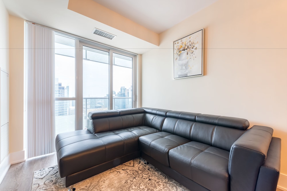 Grand Royal Condos - Cn Tower 50/71