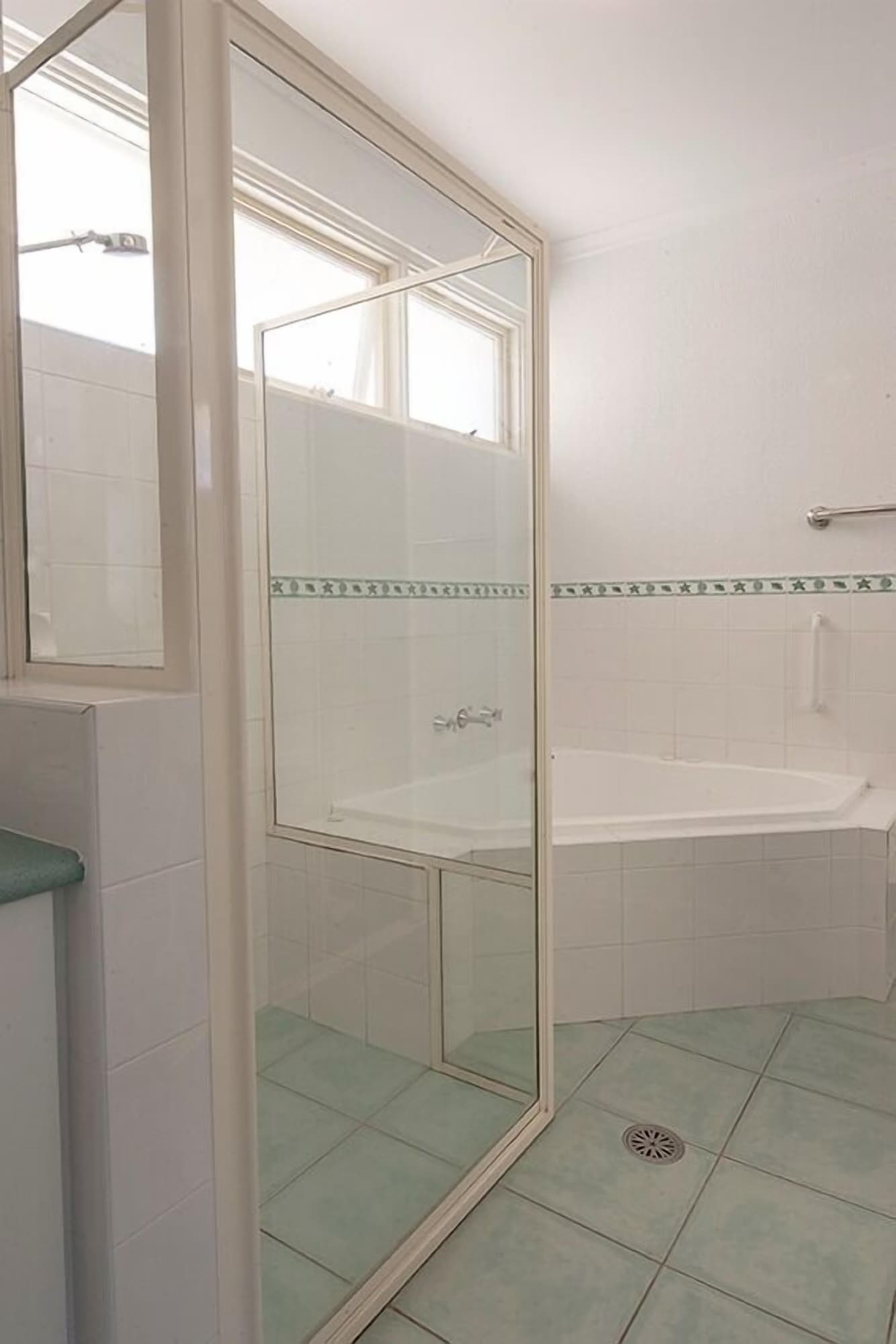 2 Bedrooms, Spa, Luxury, Apartment, Queen and Twin Beds, Kitchen، MERIMBULA BEACH APARTMENTS 2/2