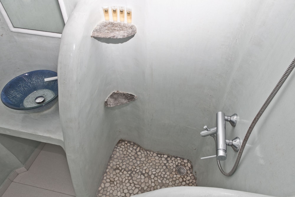 NIRIIDES LUXURY HOMES 47/50