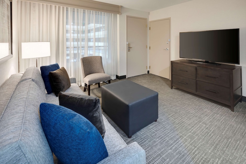 Embassy Suites by Hilton Detroit Troy Auburn Hills 45/77