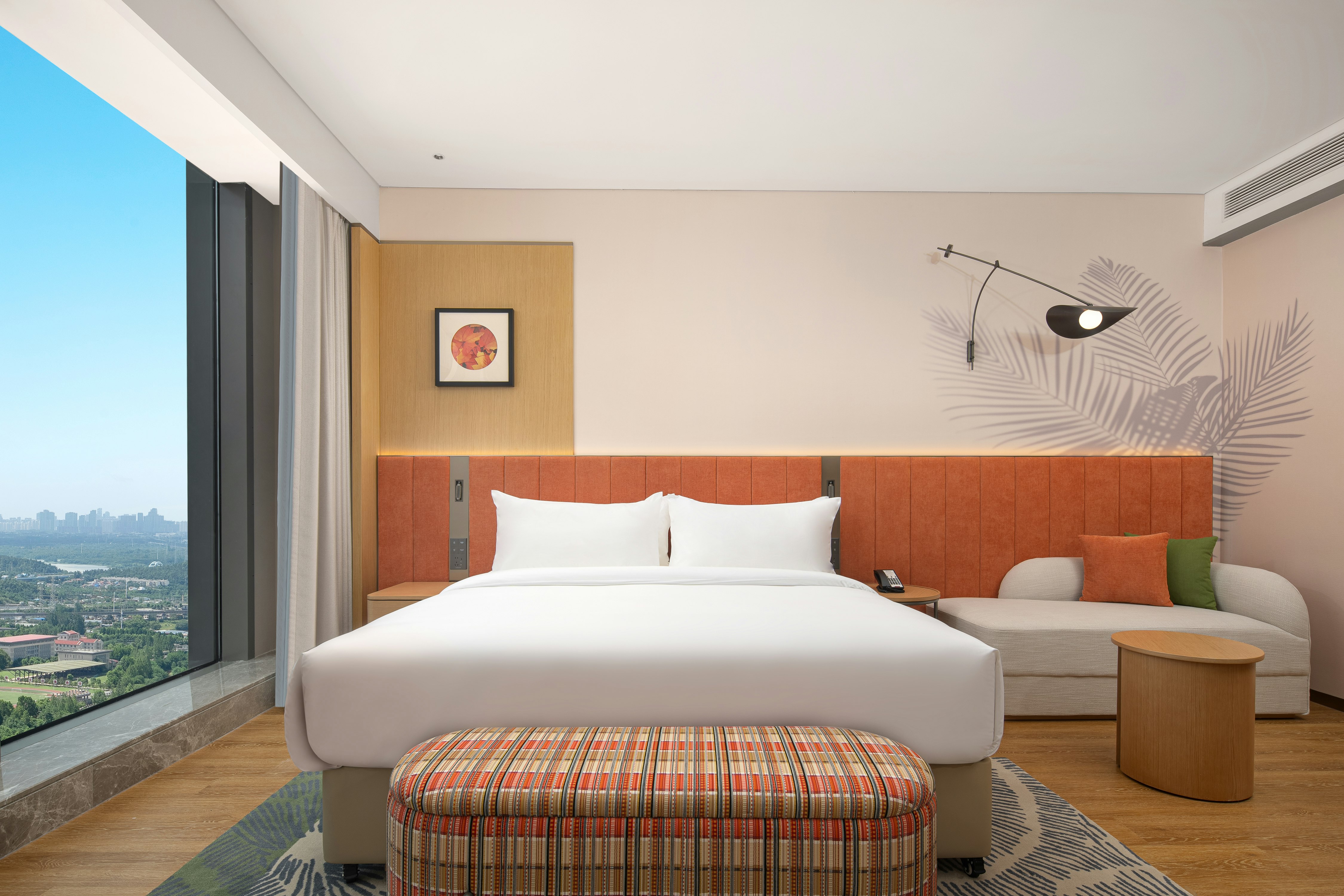 GUEST ROOM, KING BED, HIGH FLOOR