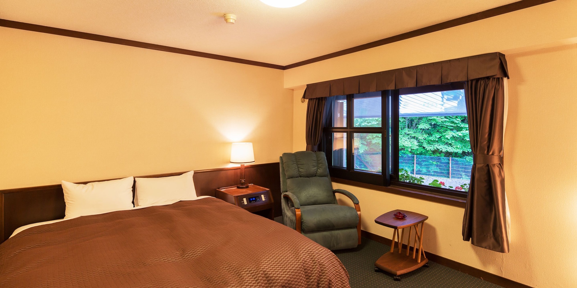 ROOM, DOUBLE BED
