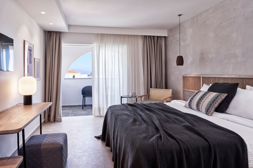 ROOM, DOUBLE BED, INLAND VIEW