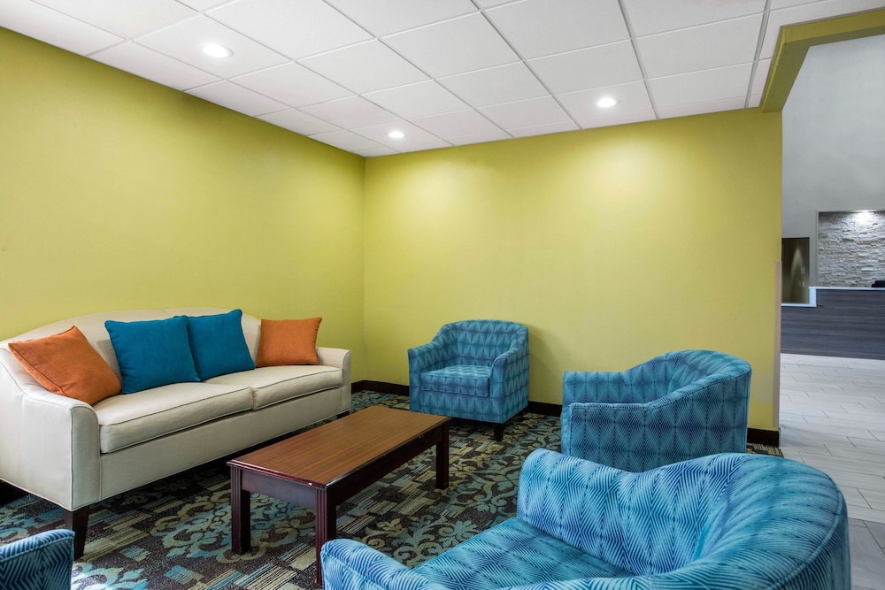 Quality Inn & Suites Arnold St Louis 23/29