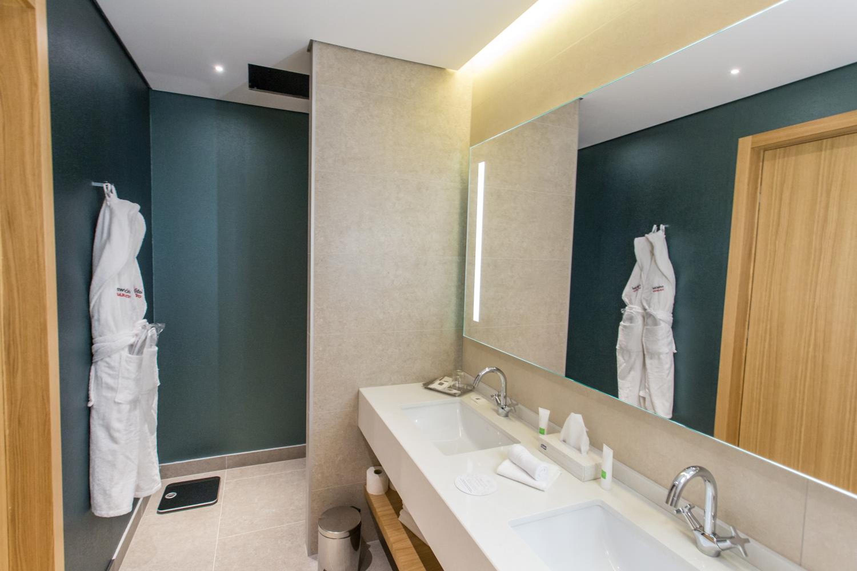 جناح جونيور، Swissotel Sarajevo 4/4