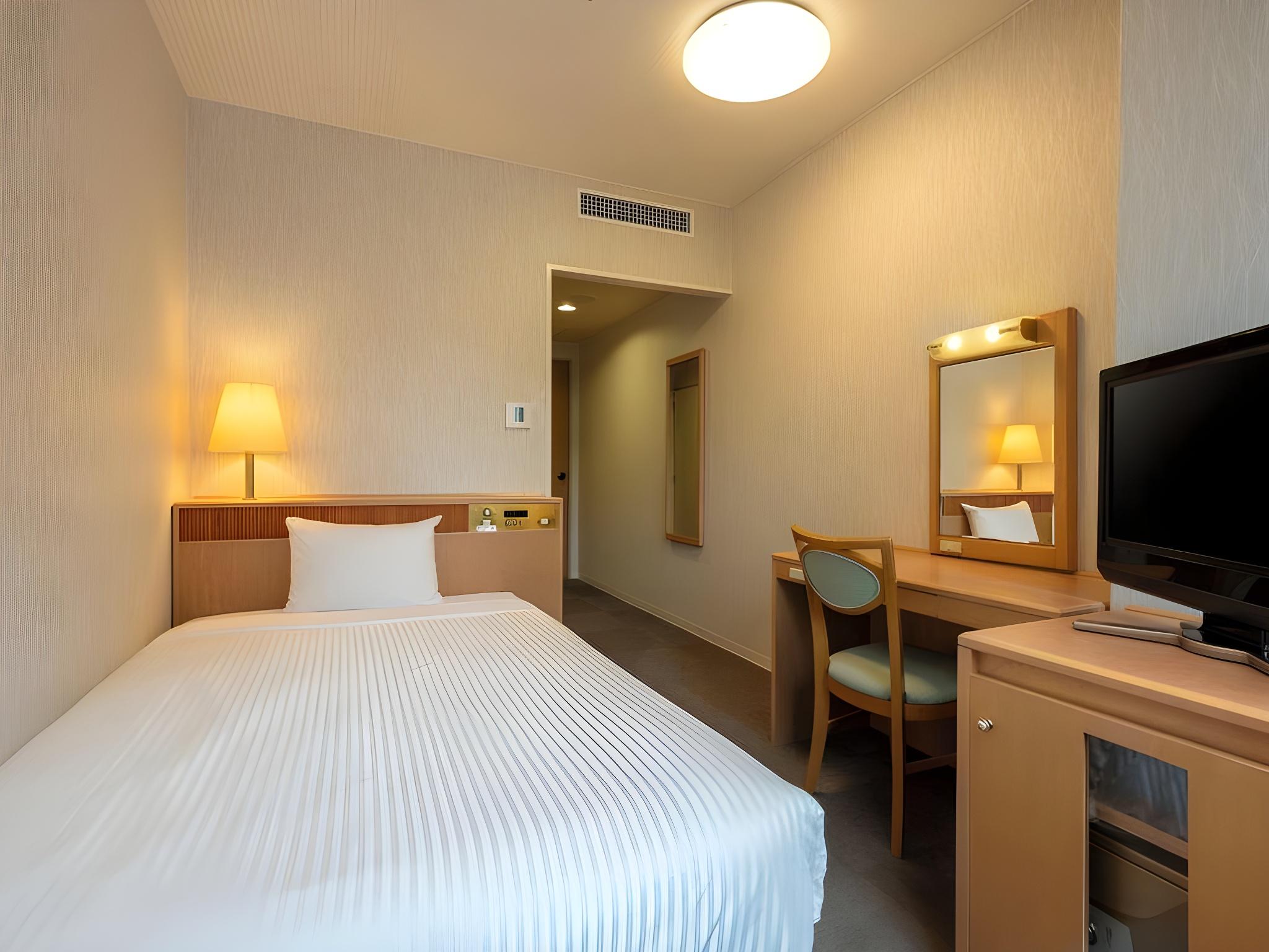 Semi Room, Single Bed, Semi Double Bed, Bathtub