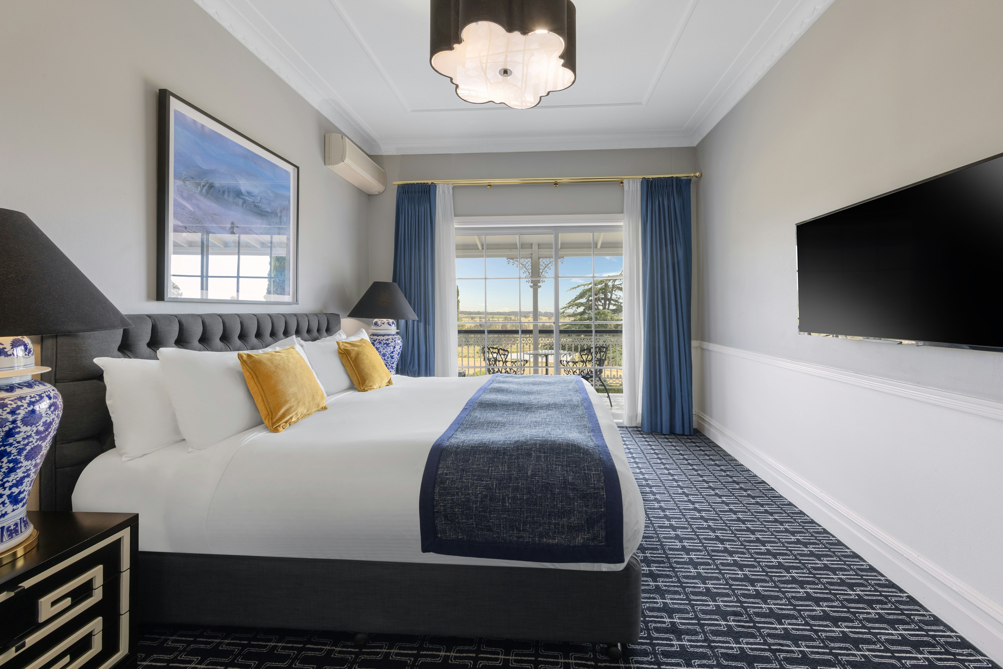 Manor, Suite, King Bed