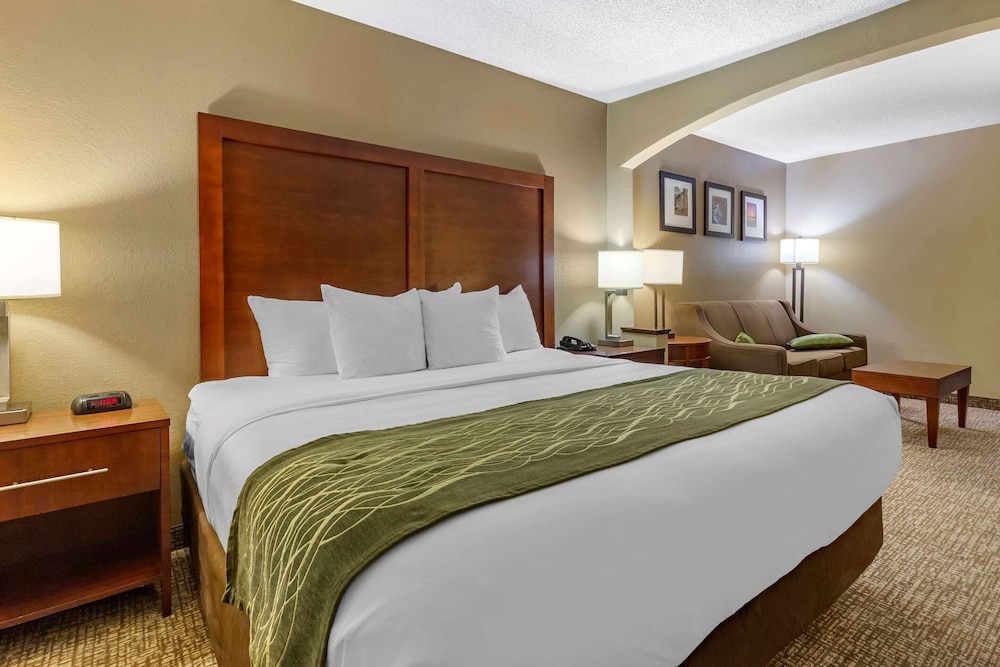 Clarion Pointe Apex - Holly Springs 8/43