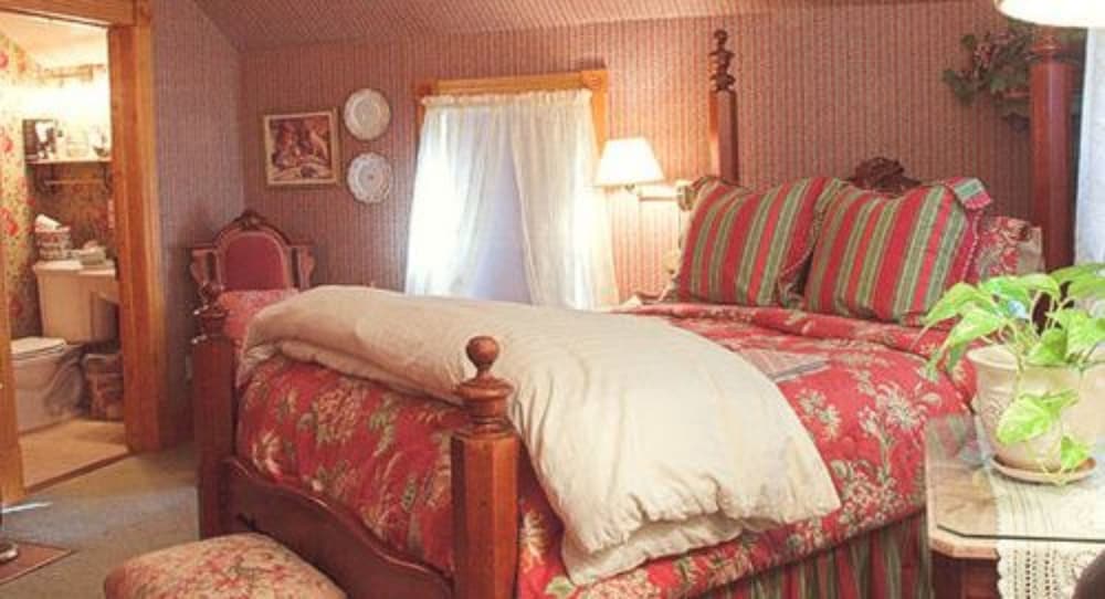 White Lace Inn 15/50