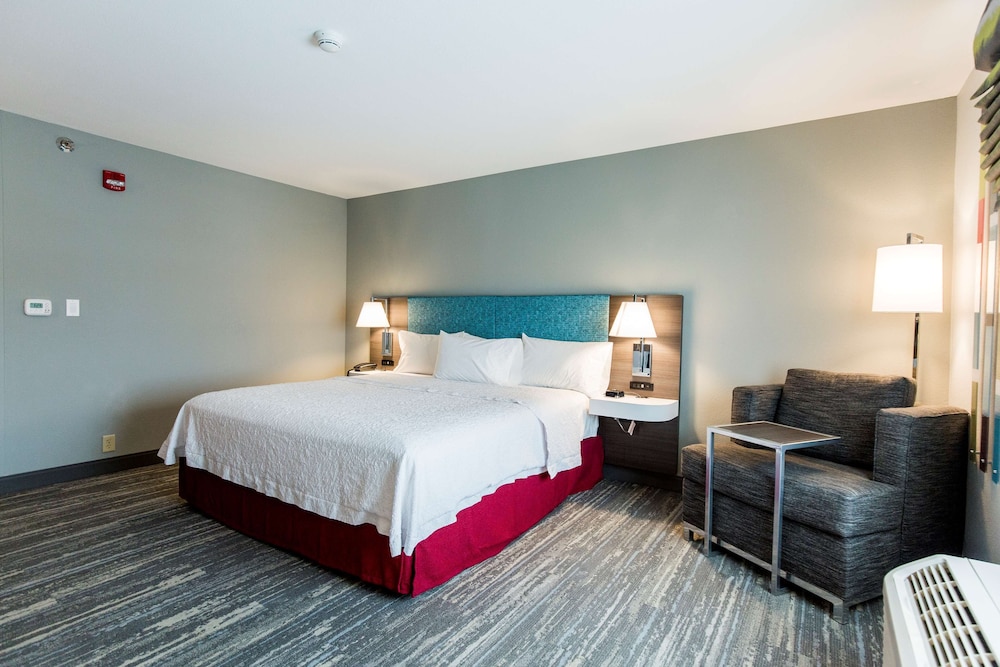 Hampton Inn Bismarck 34/78