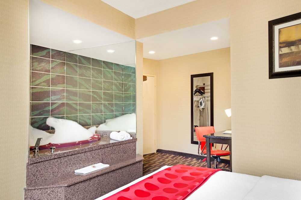 Ramada by Wyndham Bronx 13/55