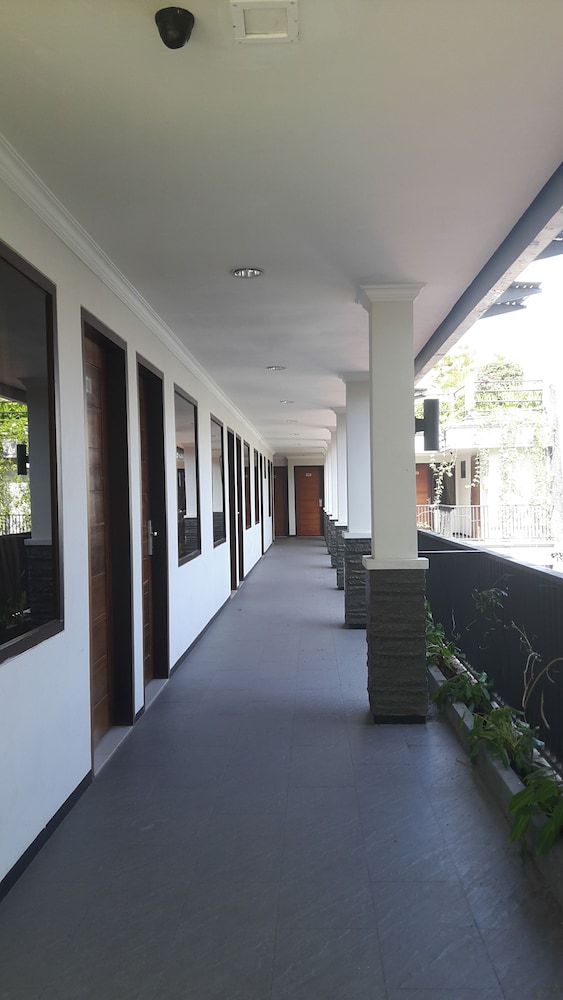 D'Fresh Guest House & Resto 6/22