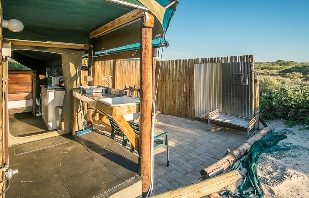 West Coast Luxury Tents 2/27