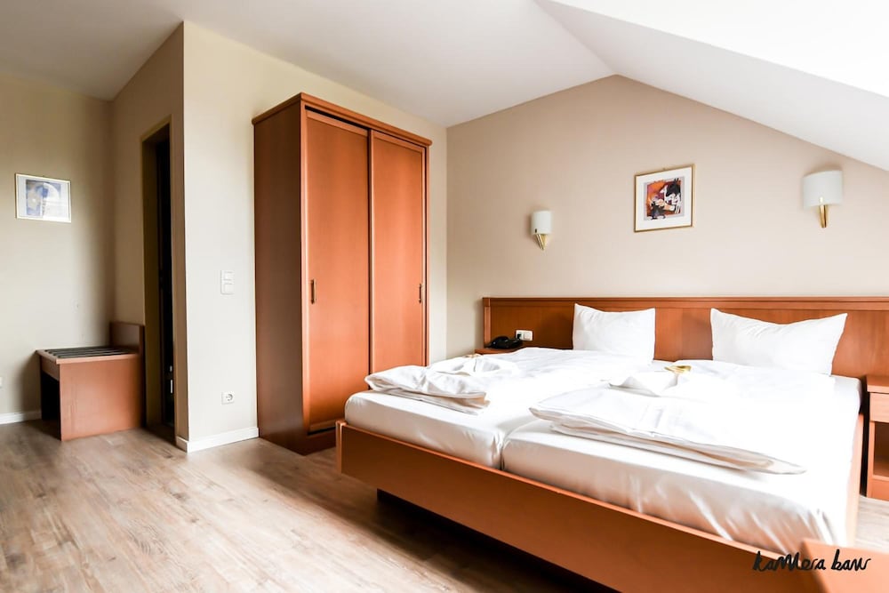 Hotel Blutenburg 18/50