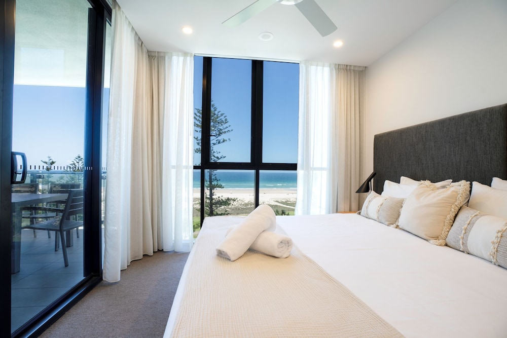 3 Bedrooms, Apartment, Ocean Front