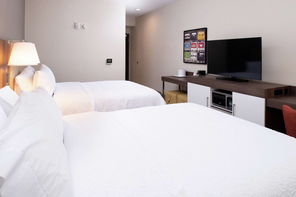 Hampton Inn & Suites Buena Park 19/55