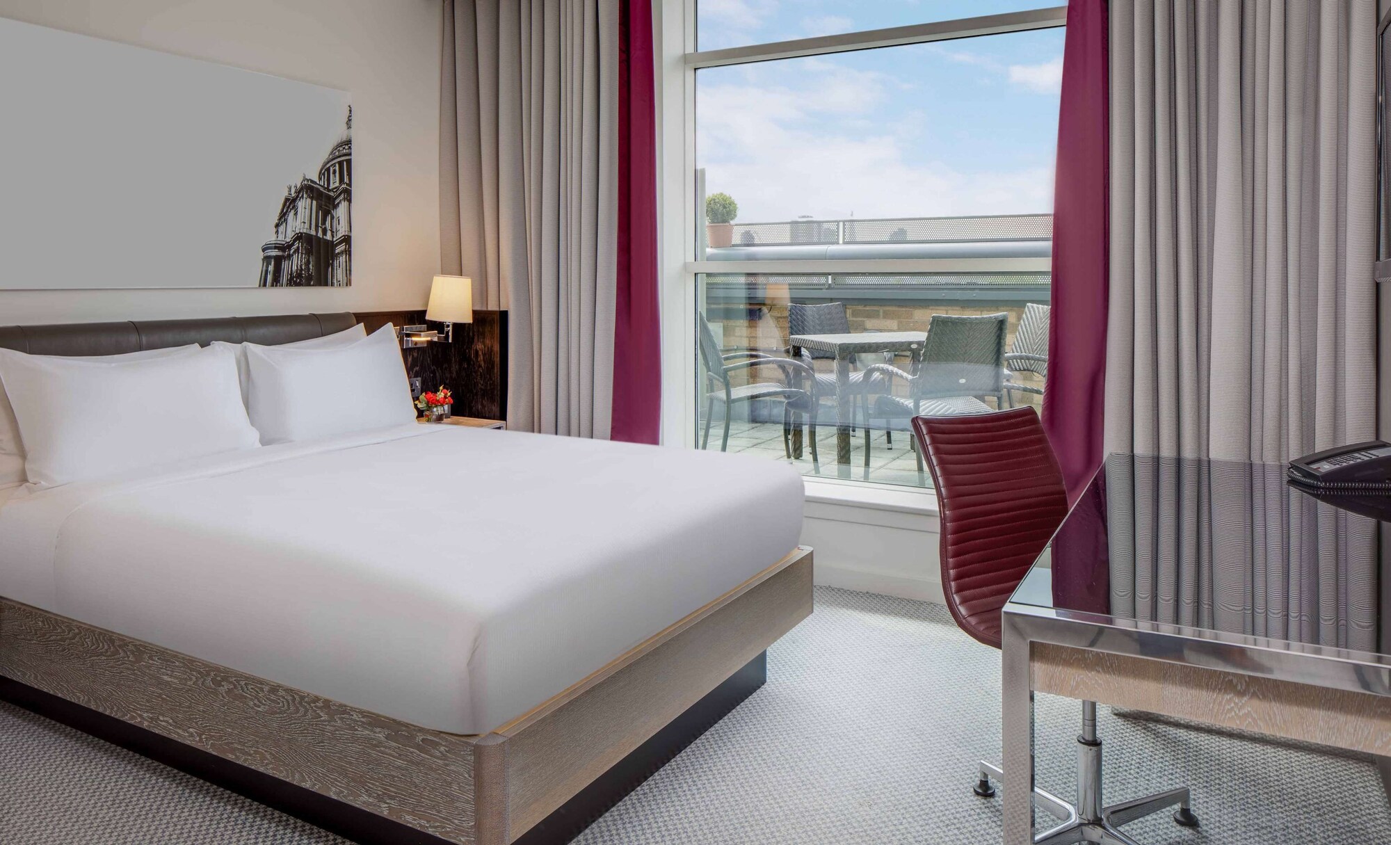 Suite, Queen Bed, Sofa, Terrace