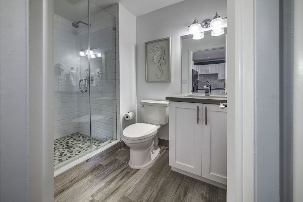 May Dee Suites 59/67