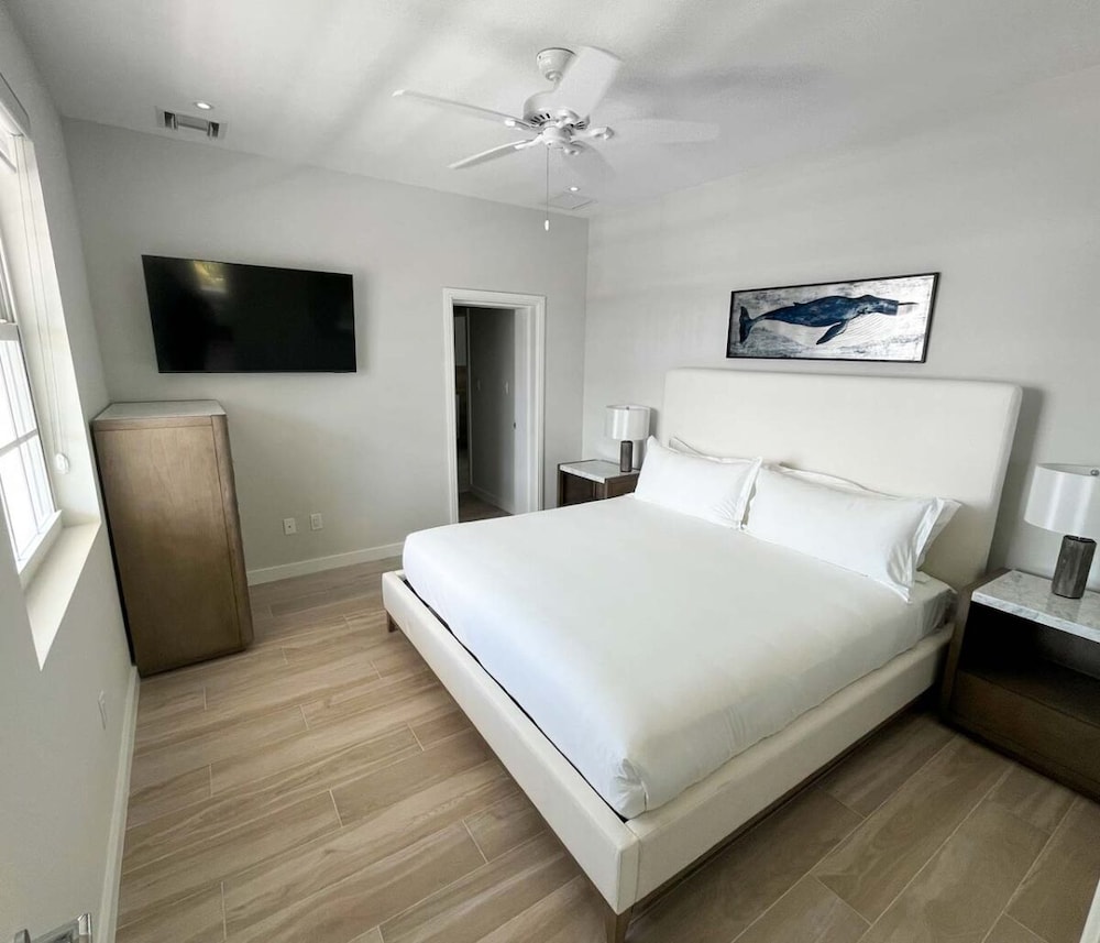 4 BEDROOMS, TRADITIONAL, VILLA, POOL ACCESS