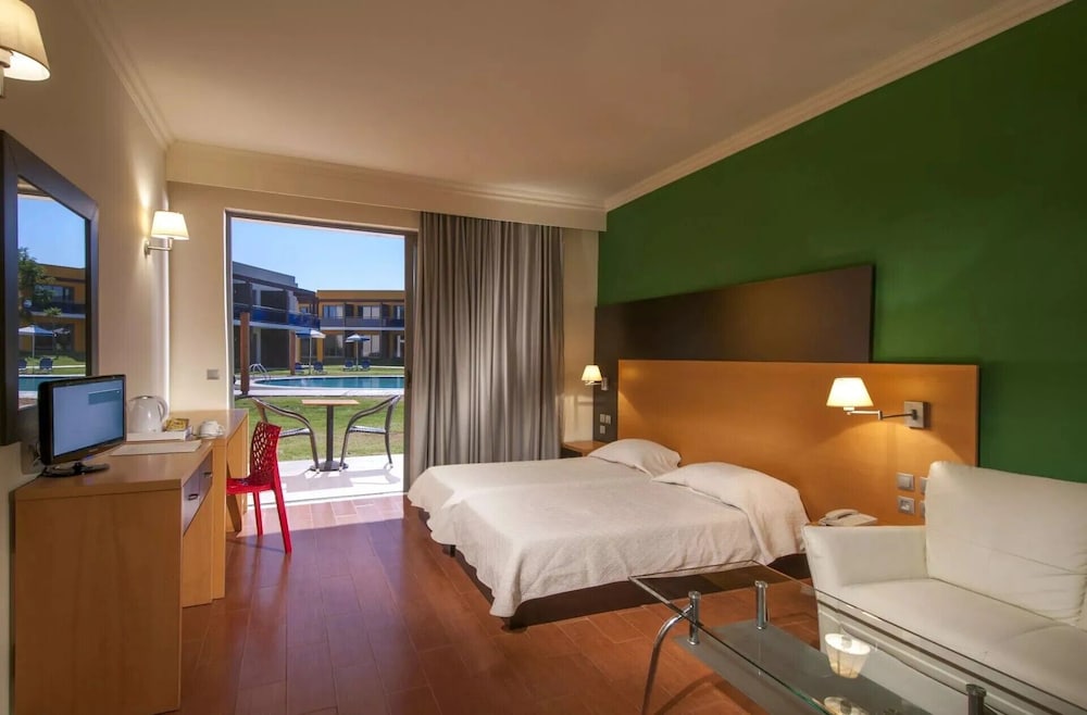 Bungalow, Double Bed, Pool View