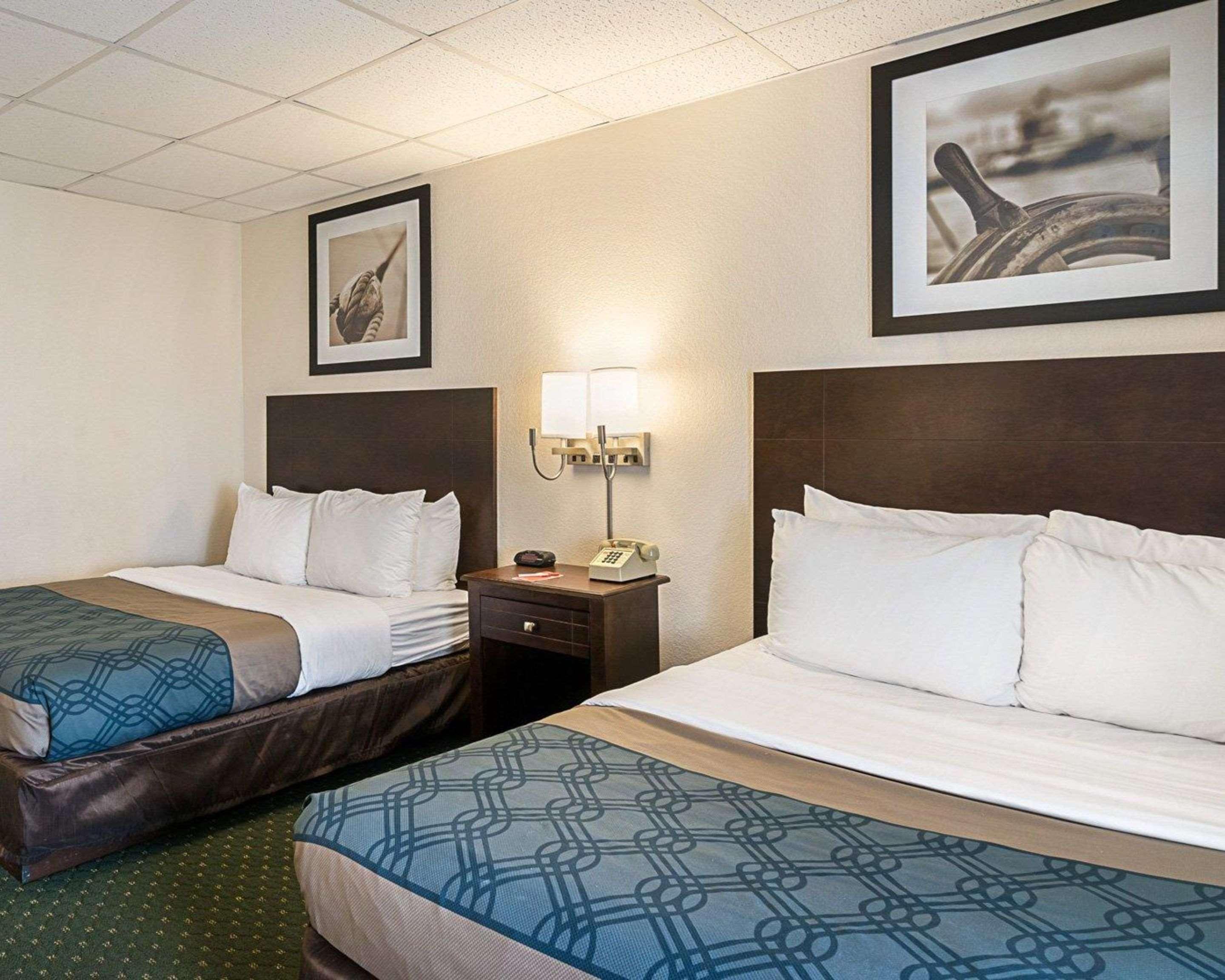 ROOM, 2 DOUBLE BEDS
