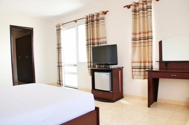 Long Beach Hotel 10/44
