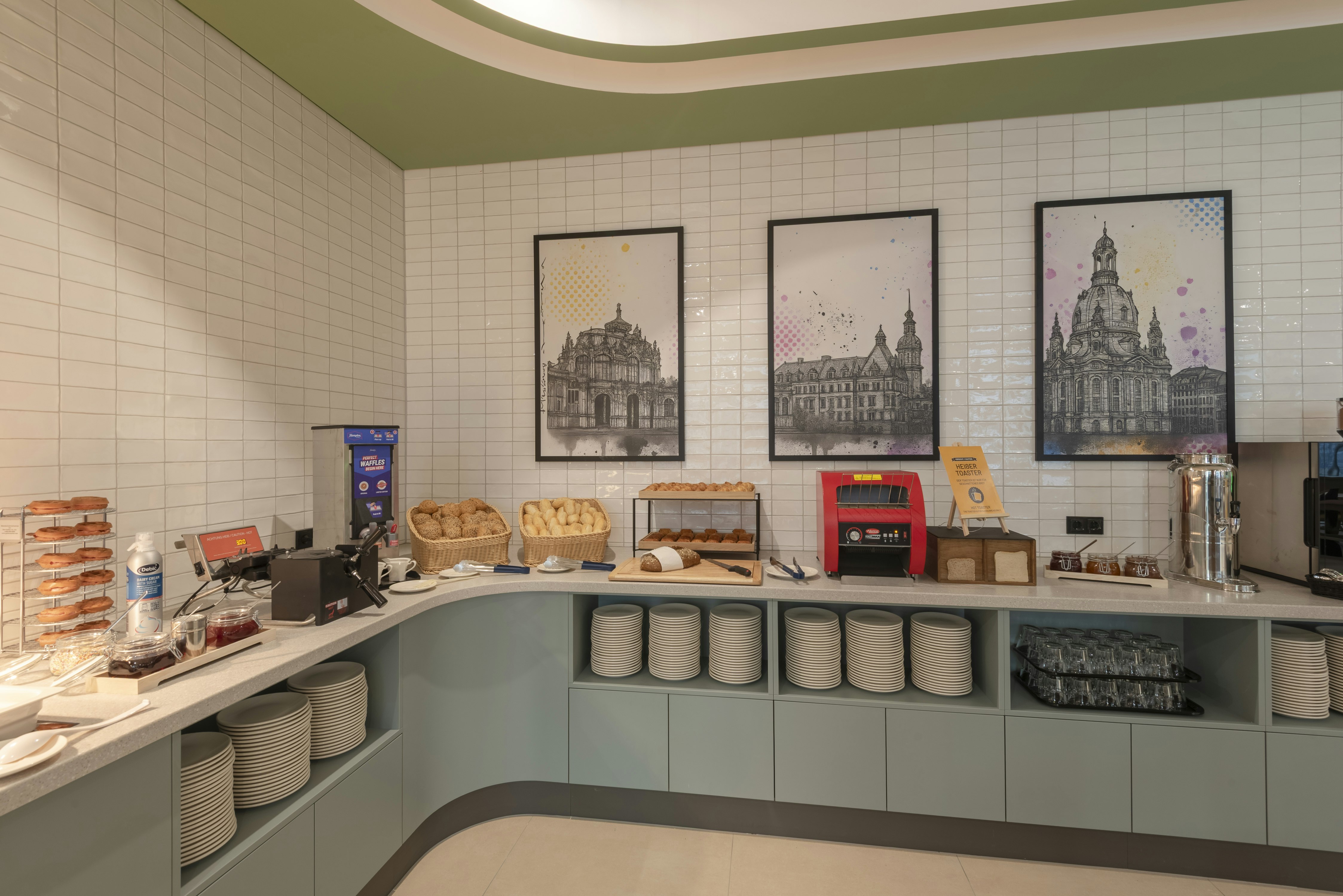 Hampton by Hilton Dresden City Centre 12/29