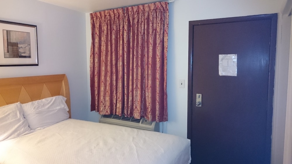 Greenview Inn Riverhead 13/68
