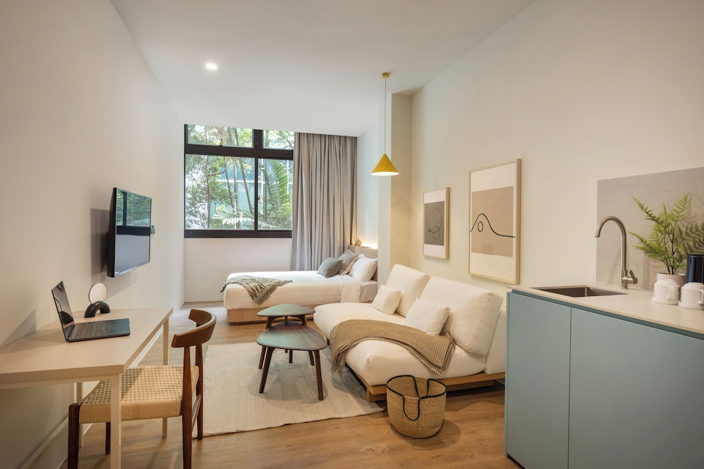 PREMIER, STUDIO, KITCHENETTE