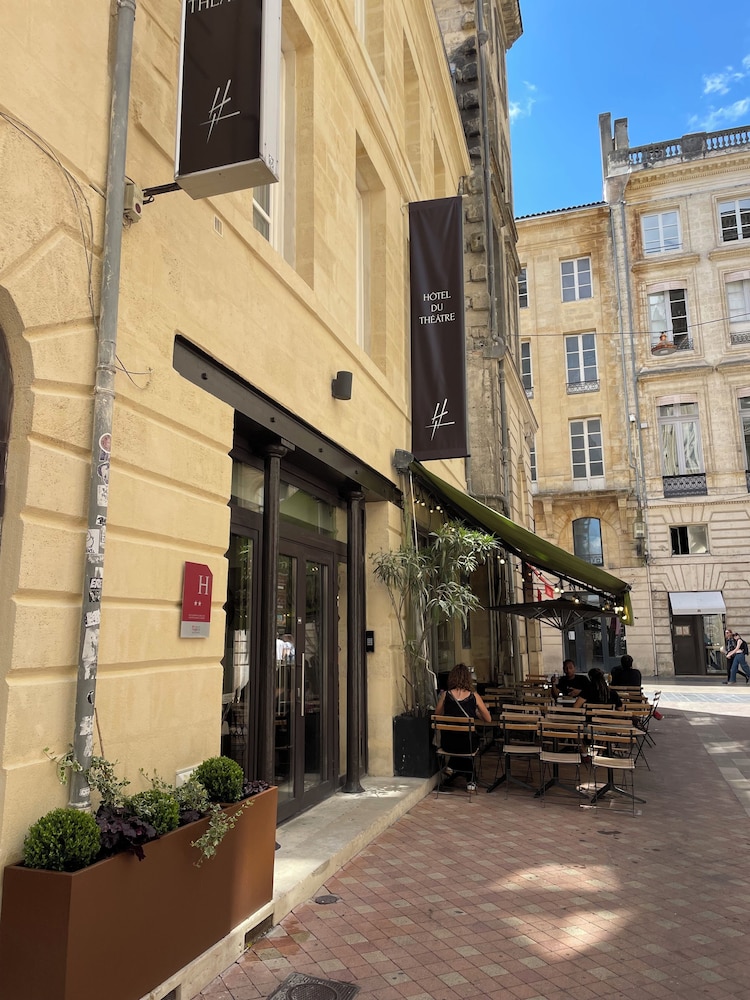 HOTEL DU THEATRE 43/52