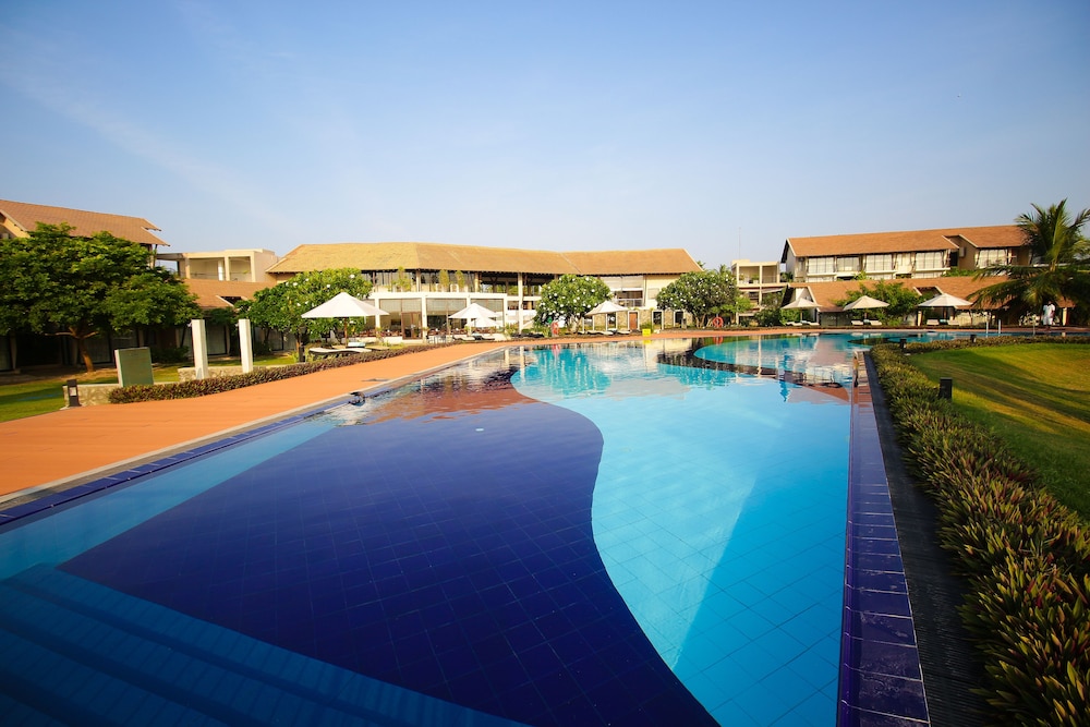 The Calm Resort and Spa 27/50