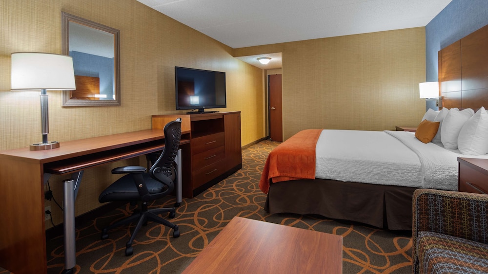 Best Western Plus Fresno Airport Hotel 14/68