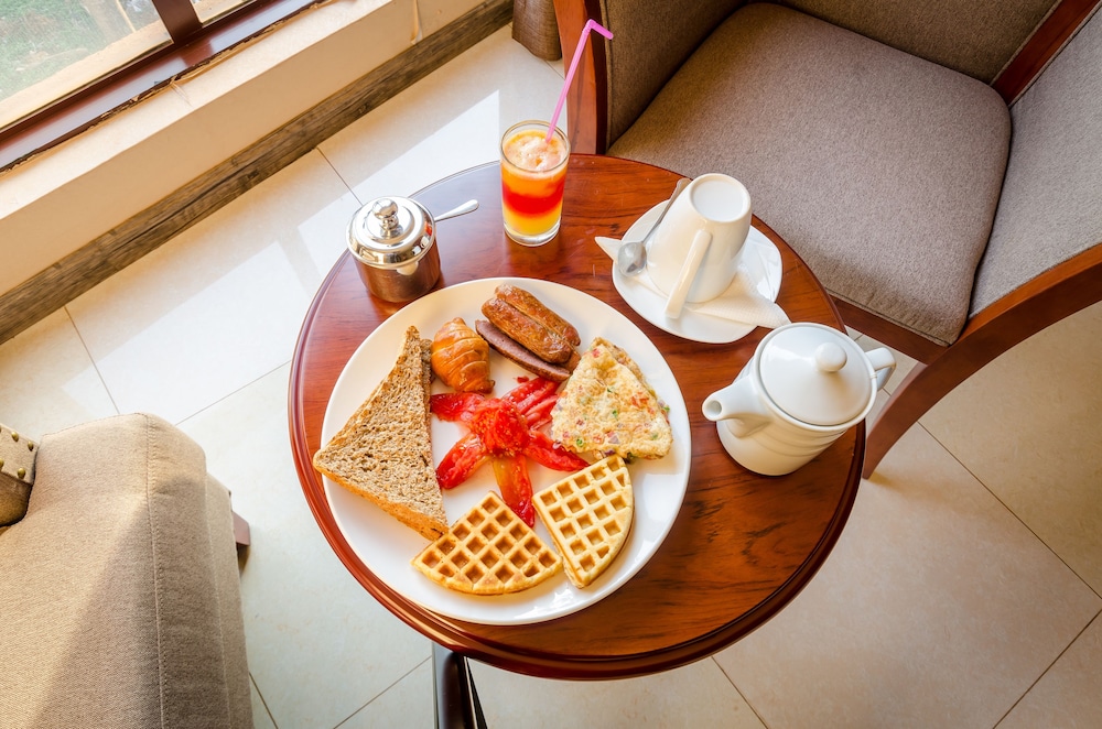 HILLSIDE PLAZA HOTEL 26/66