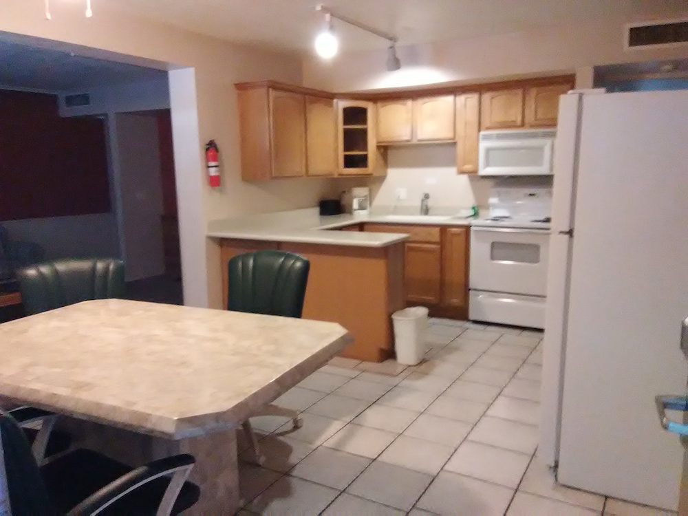 Sands Inn & Suites Lake Havasu City 48/60