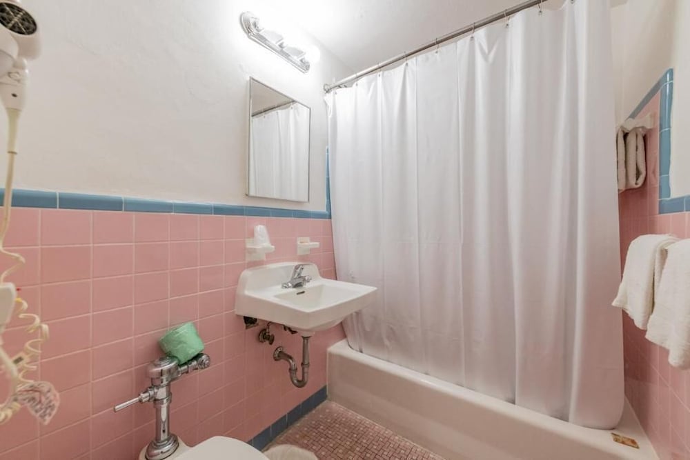 Ocean Beach Suites 25/25