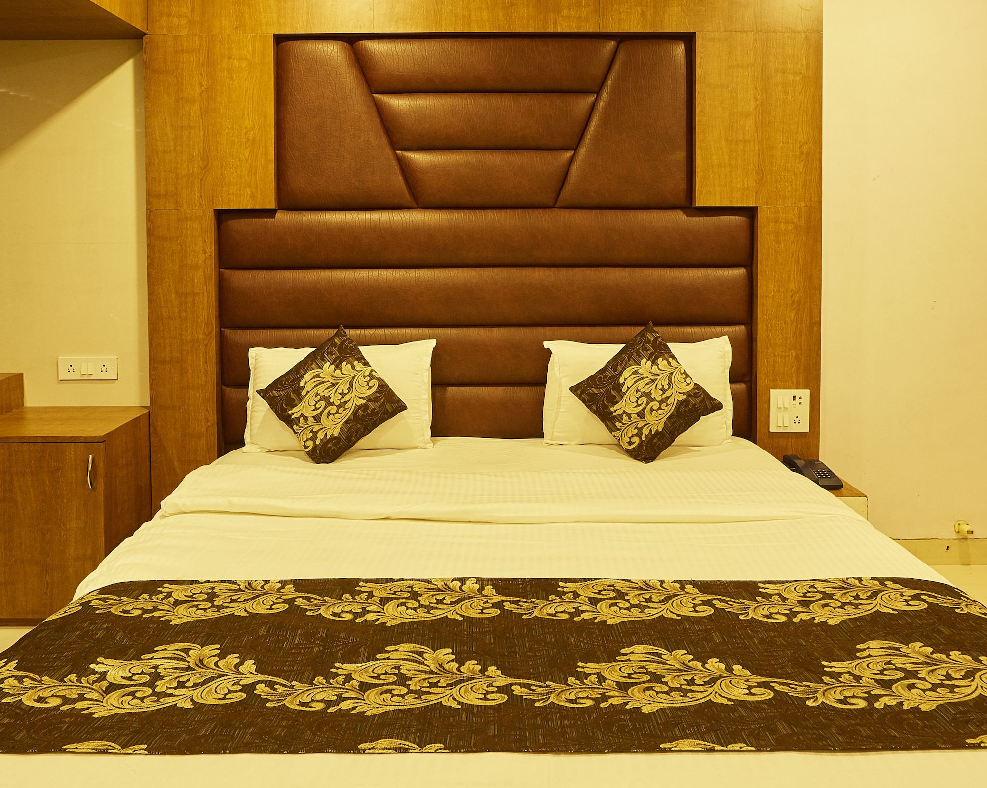 غرفة ديلوكس بسرير مزدوج، Hotel Alibaba Mumbai 6/10