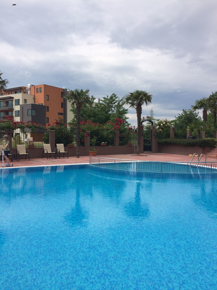 Chateau Del Marina Complex Apartments 2/20