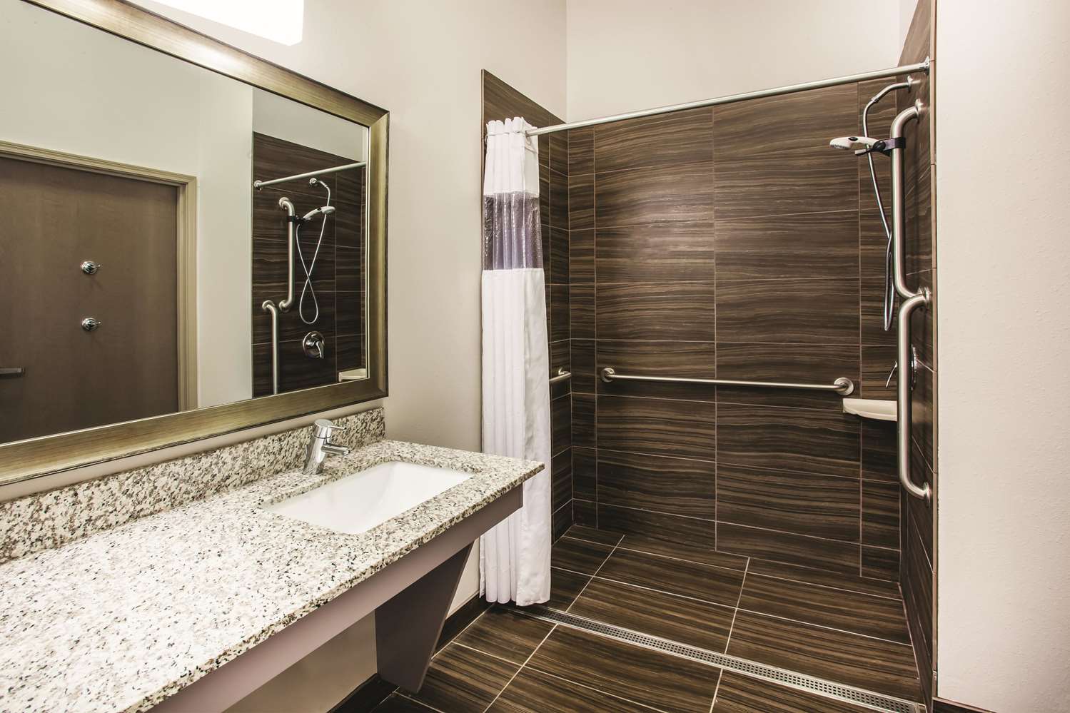 La Quinta Inn & Suites by Wyndham St. Paul-Woodbury 46/46