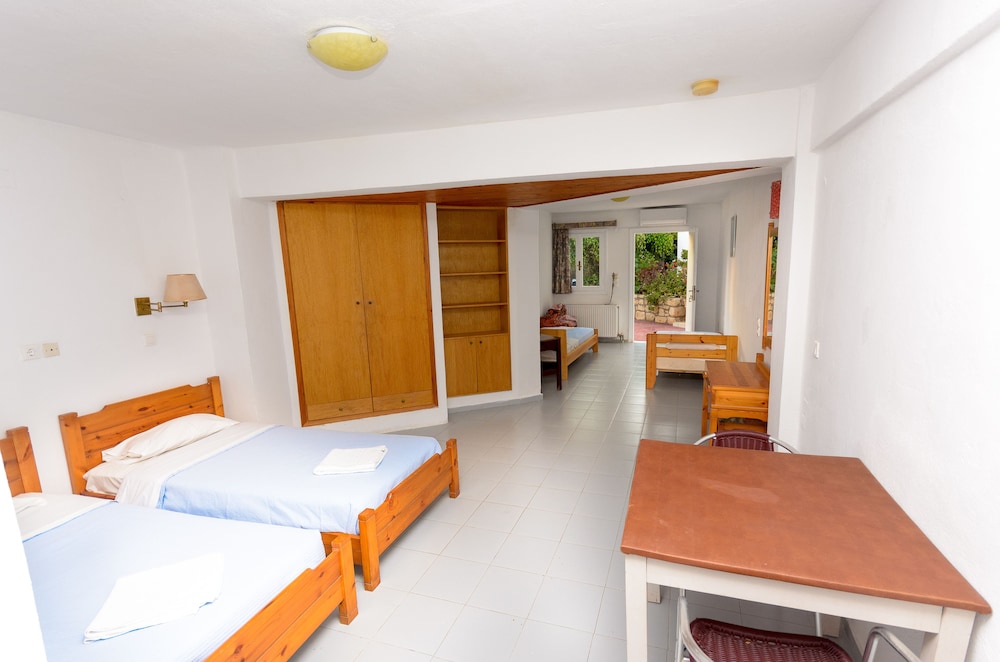 Classic Studios And Apartments 32/70