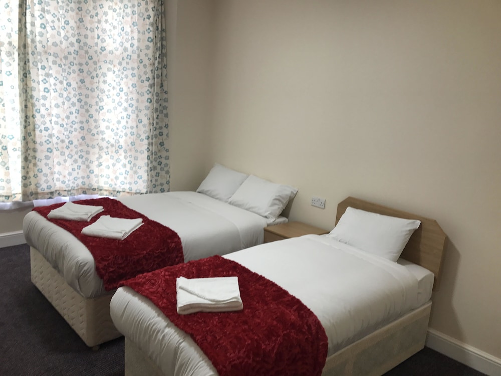 Woodlands Lodge Ilford 18/50