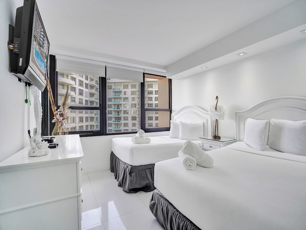 Condo, 2 Queen and 2 Double Beds, Beach Front